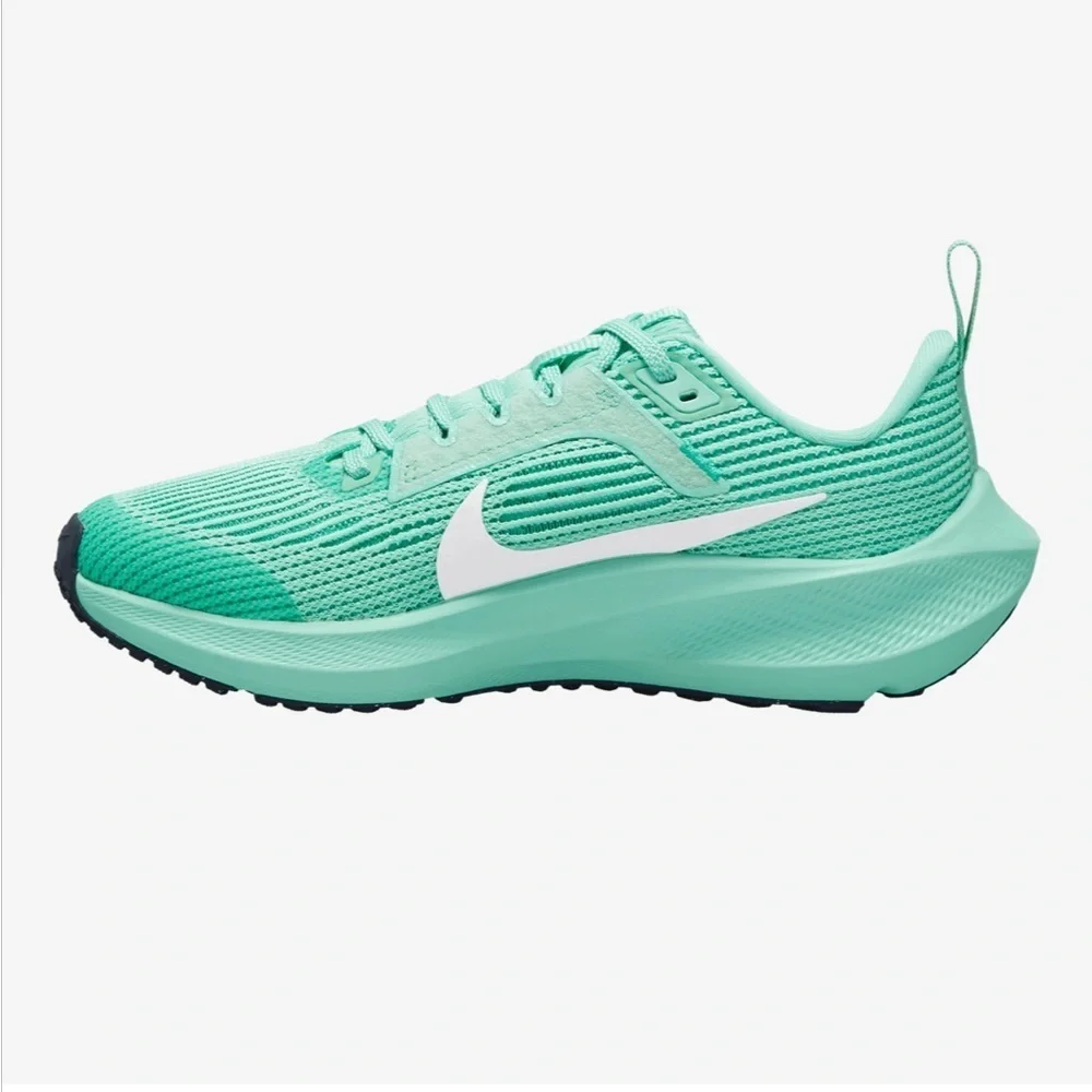 Nike Air Zoom Pegasus 40 Athletic Sneakers - Picture 2 of 5